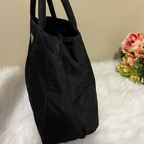 “SOLD”100% Authentic PRADA tote bag🖤🖤🖤 - Picture 5 of 15